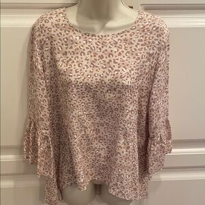 LaRoque Park Flutter sleeve blouse in light animal print sz OS